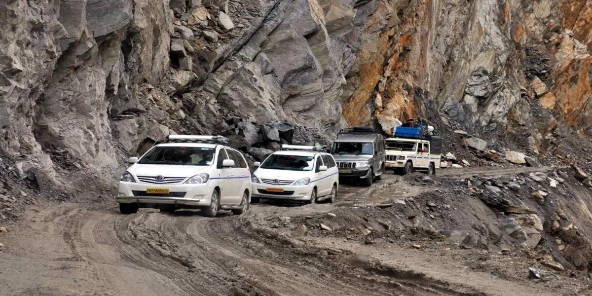 imgi_10_resize-15999838761312199131ContinuousrainfalldisruptChardhamYatra-1