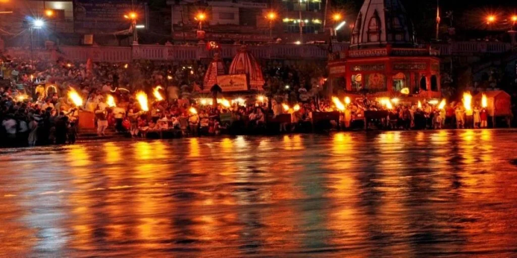 resize-1599979329807908220resize15992949091923253554eveninggangaaartiatharkipauriharidwaruttarakhandindia1024x680-1024x512