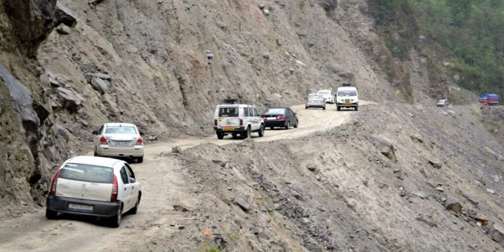 resize-1599983895695897136dangerzonebadrinathhighwaychardhamyatra1467282267-1024x512 (2)